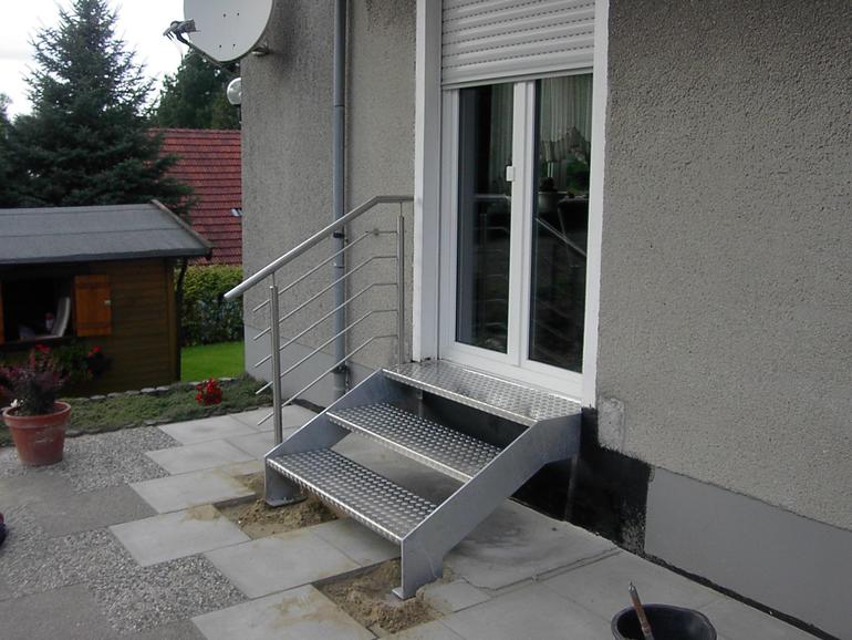 Treppe-Edelstahl-Stahl-verzinkt-3