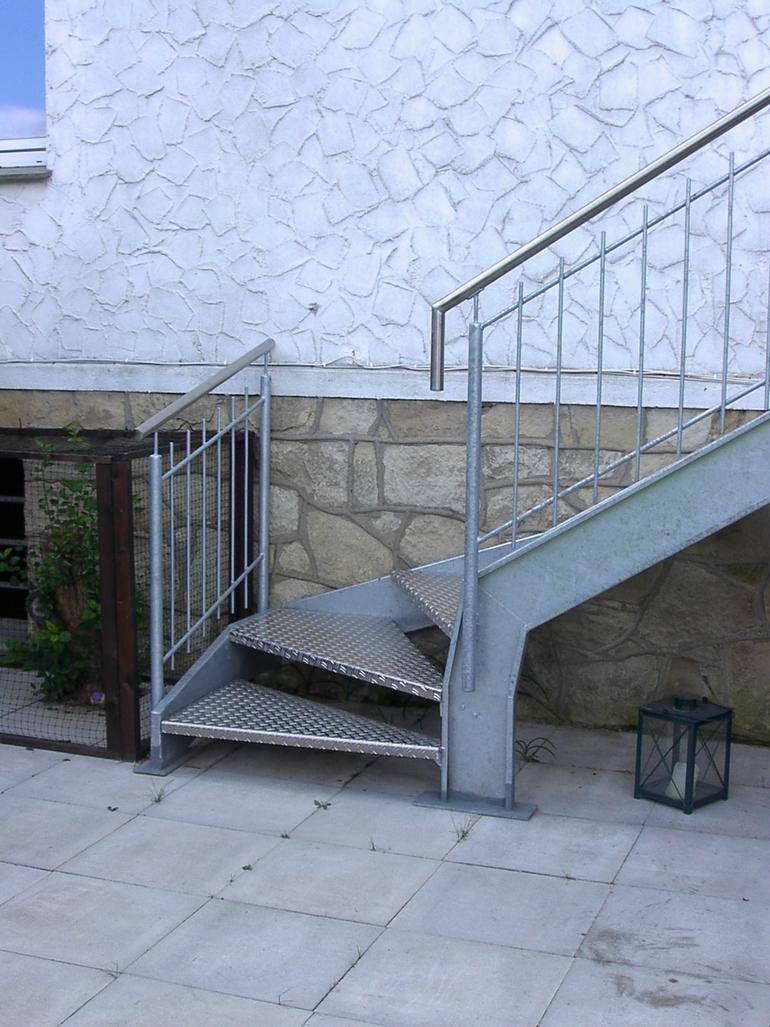 Treppe-Edelstahl-Stahl-verzinkt-4